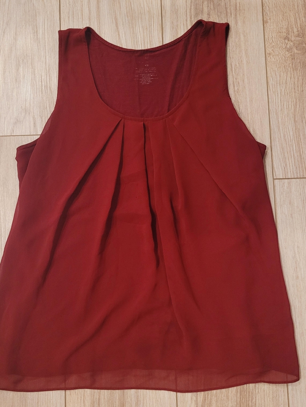 NY&C Women's Burgundy Pleated Sleeveless Dressy Flowy Scoop Neck Tank Top Small